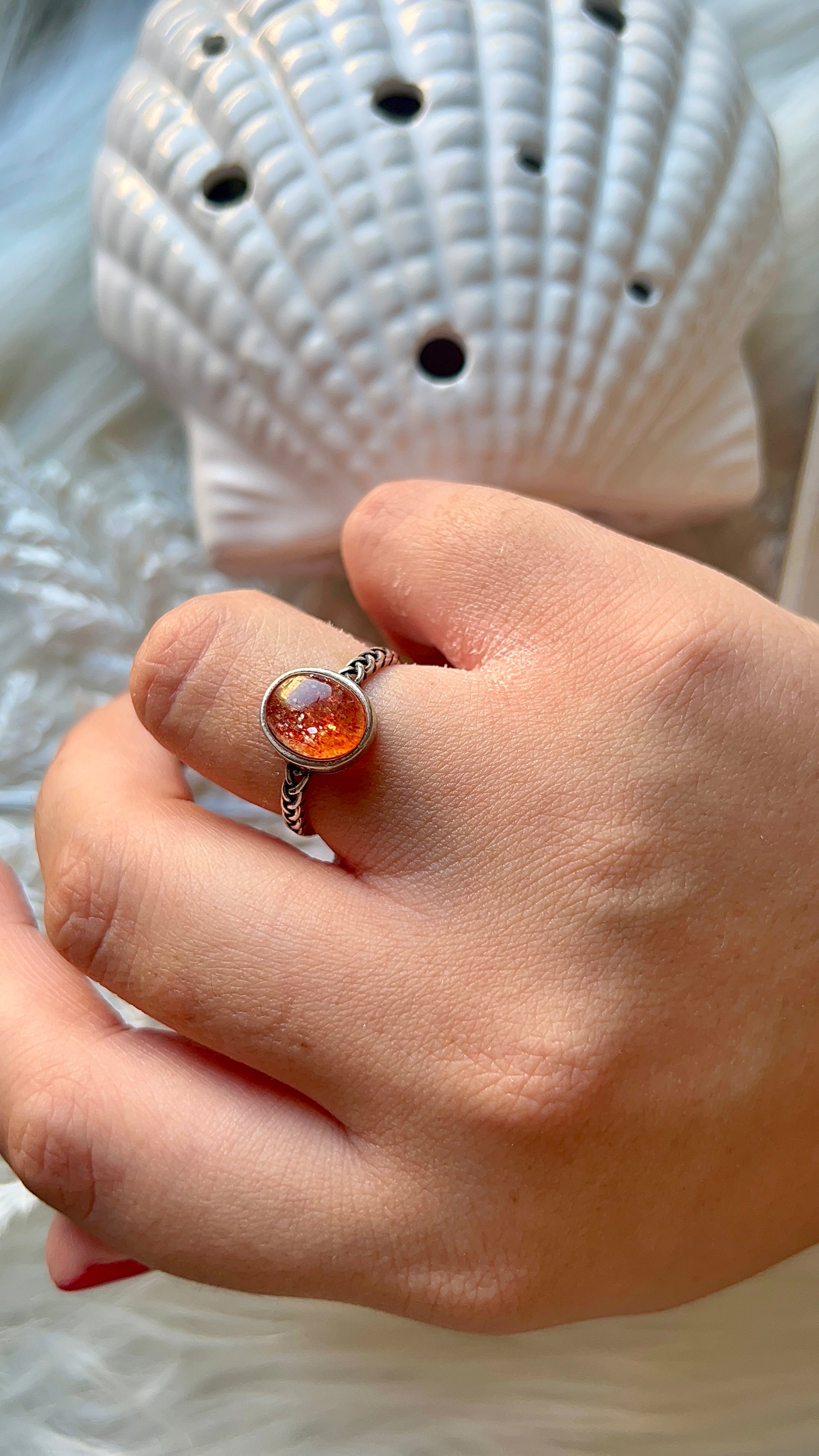 Anello con pietra del sole